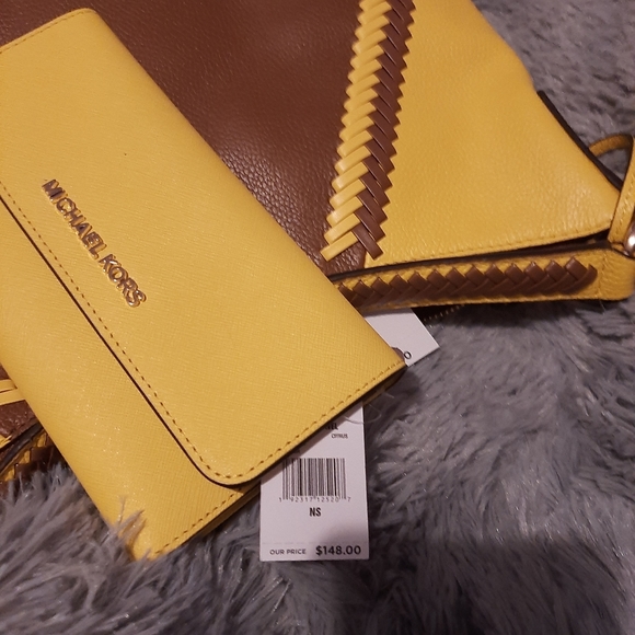 Michael kors Tan Yellow Tote Purse Wallet Set - Picture 4 of 5